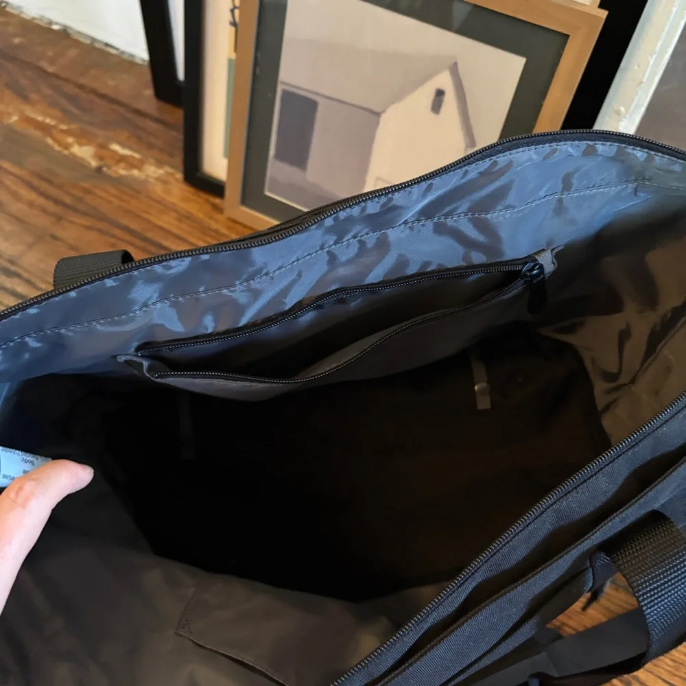 Lo and Sons | Catalina Deluxe Tote in Onyx - Picture 5 of 6